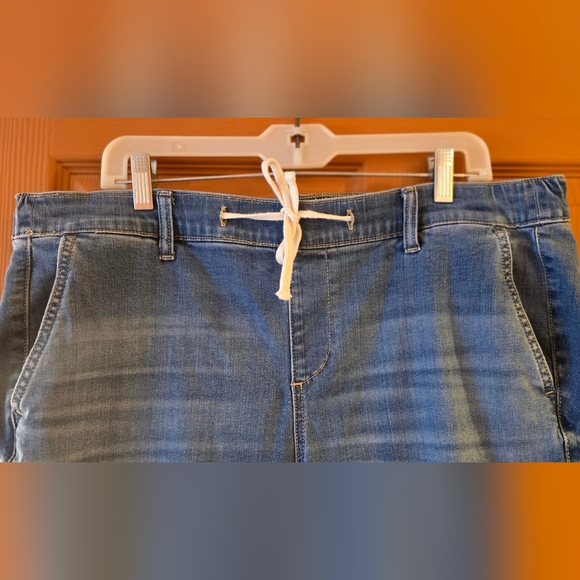 Pull On Torrid Weekender Jeans - Picture 2 of 8